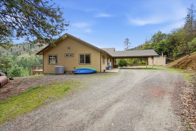 4730 W Griffin Creek Road, Medford, OR 97501