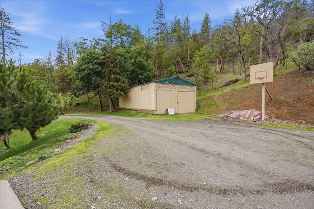 4730 W Griffin Creek Road, Medford, OR 97501