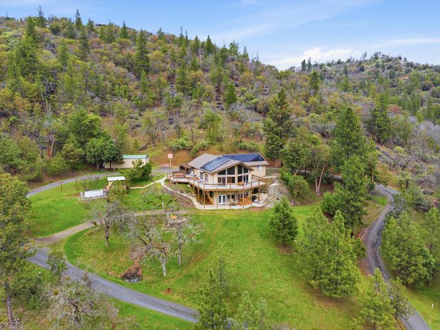 4730 W Griffin Creek Road, Medford, OR 97501