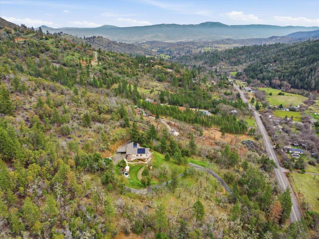 4730 W Griffin Creek Road, Medford, OR 97501