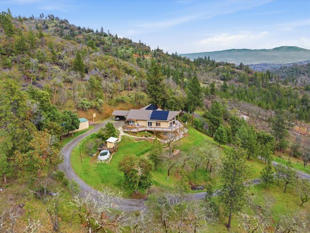 4730 W Griffin Creek Road, Medford, OR 97501