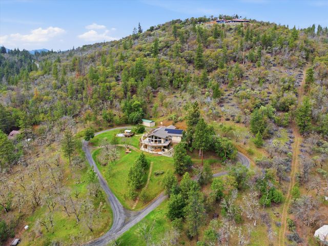 4730 W Griffin Creek Road, Medford, OR 97501
