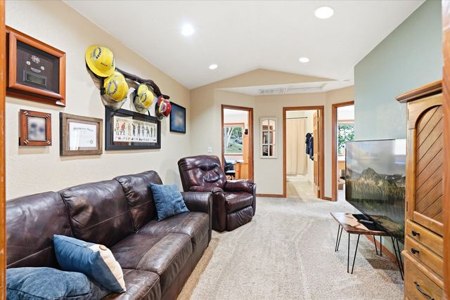 4730 W Griffin Creek Road, Medford, OR 97501