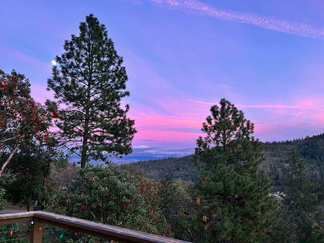 4730 W Griffin Creek Road, Medford, OR 97501