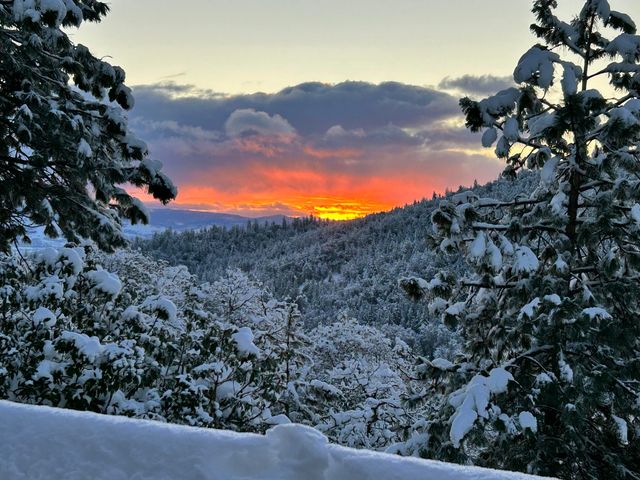 4730 W Griffin Creek Road, Medford, OR 97501