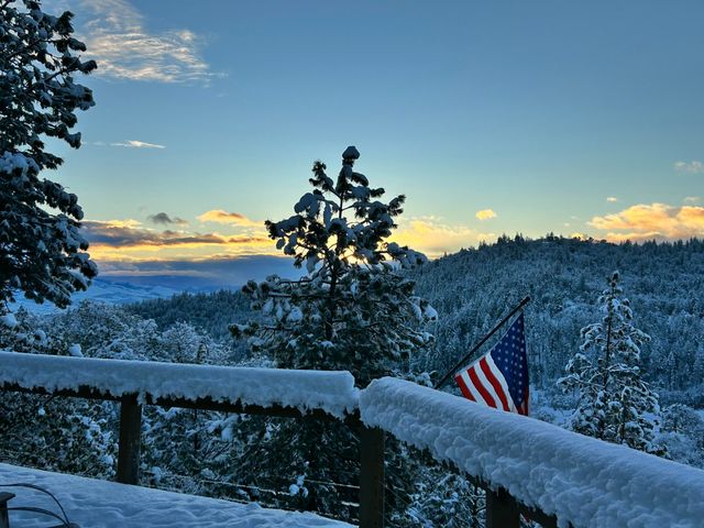 4730 W Griffin Creek Road, Medford, OR 97501