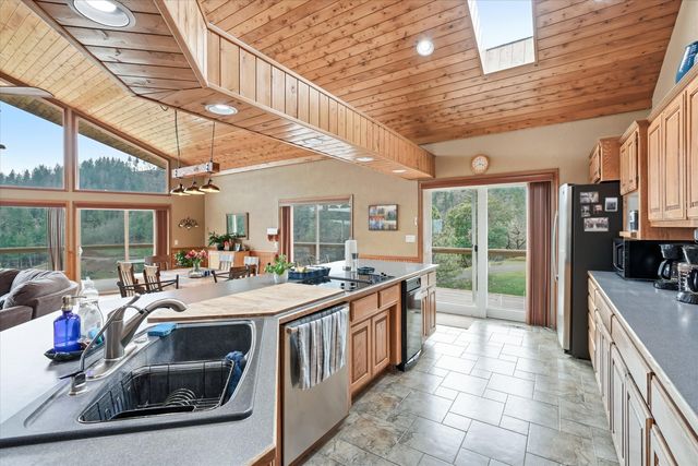 4730 W Griffin Creek Road, Medford, OR 97501