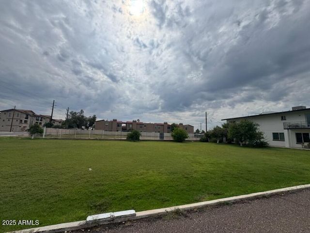 2338 N 52ND Street, Phoenix, AZ 85008