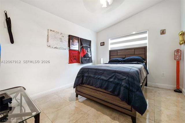 16520 SW 99th St, Miami, FL 33196