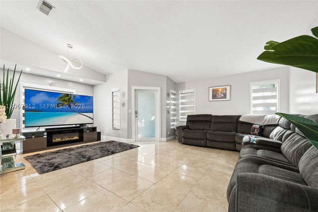 16520 SW 99th St, Miami, FL 33196