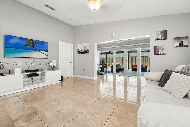 16520 SW 99th St, Miami, FL 33196