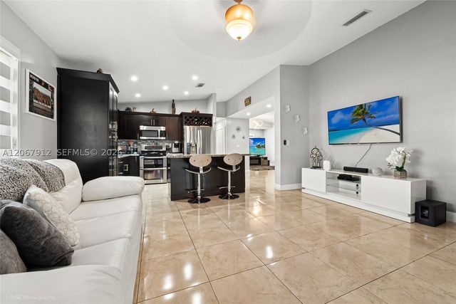16520 SW 99th St, Miami, FL 33196