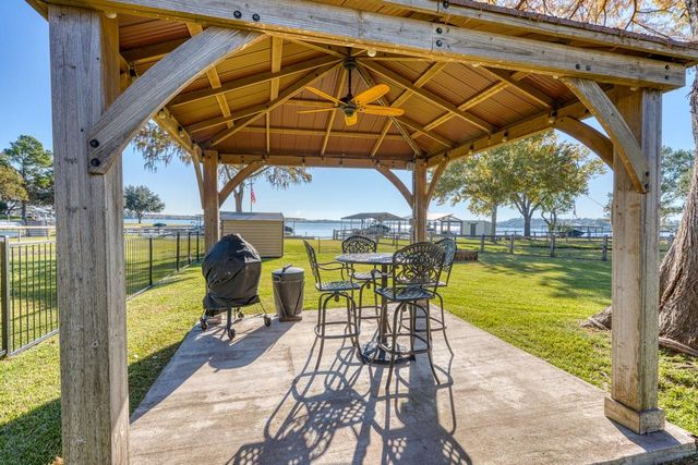 316 Skyline DR, Sunrise Beach, TX 78643