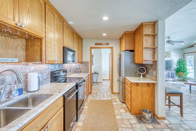 316 Skyline DR, Sunrise Beach, TX 78643