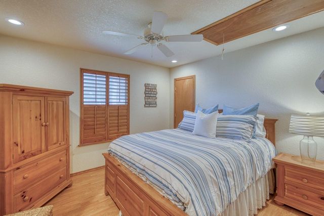 316 Skyline DR, Sunrise Beach, TX 78643