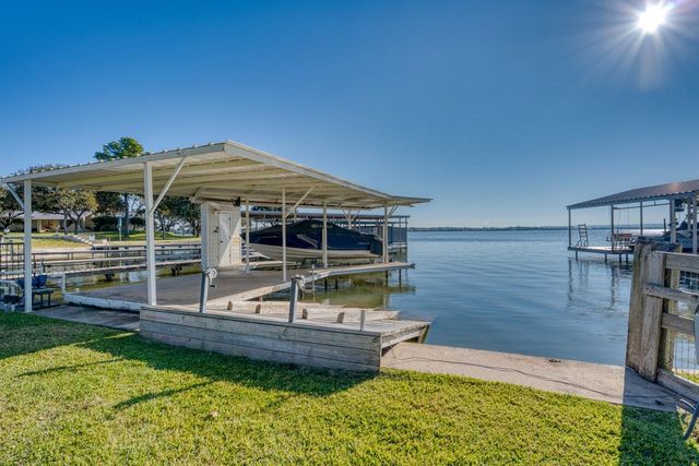 316 Skyline DR, Sunrise Beach, TX 78643