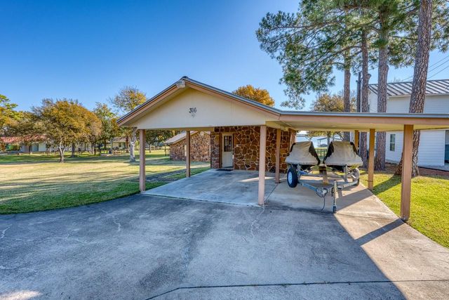 316 Skyline DR, Sunrise Beach, TX 78643