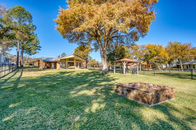 316 Skyline DR, Sunrise Beach, TX 78643