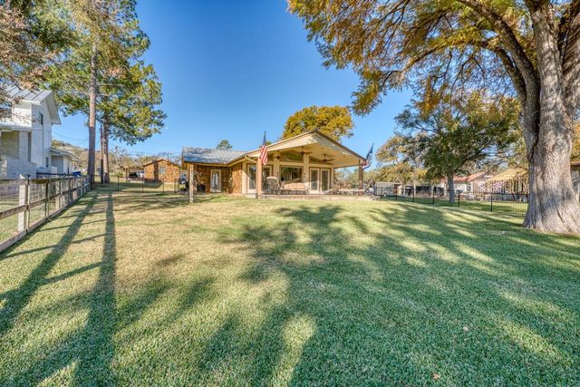 316 Skyline DR, Sunrise Beach, TX 78643
