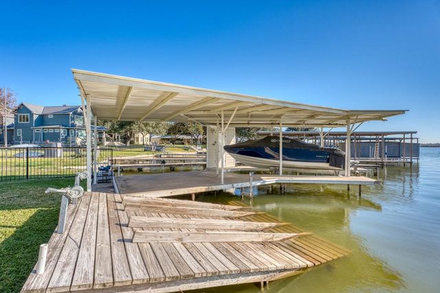 316 Skyline DR, Sunrise Beach, TX 78643