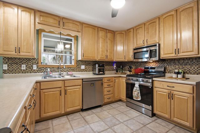6901 E BASS LN, Columbia, MO 65201