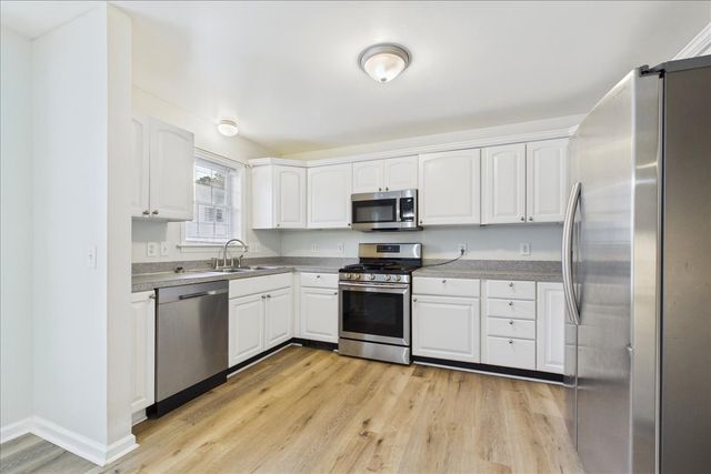 37 Glen Ave 15, Chelmsford, MA 01821