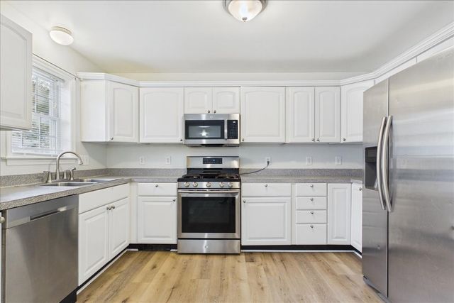 37 Glen Ave 15, Chelmsford, MA 01821