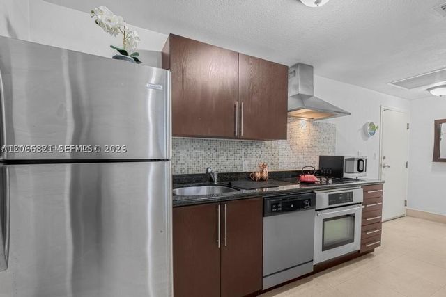 1300 Pennsylvania Ave 104, Miami Beach, FL 33139