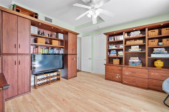 2310 Bayview Ln, North Miami, FL 33181