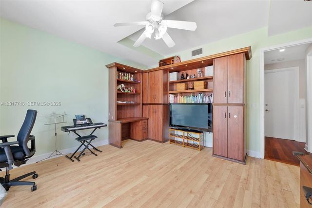 2310 Bayview Ln, North Miami, FL 33181