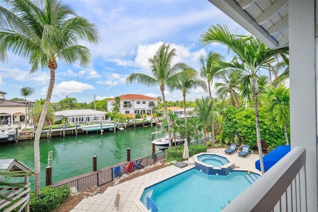 2310 Bayview Ln, North Miami, FL 33181
