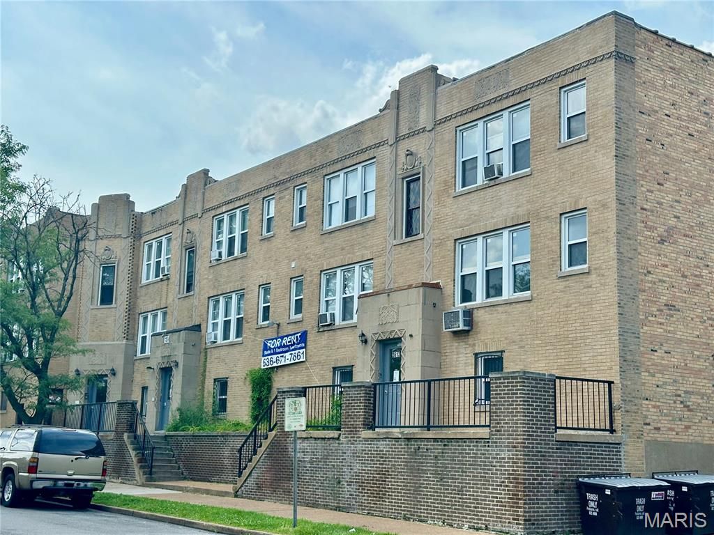 5001 S Grand Boulevard, St Louis, MO 63111