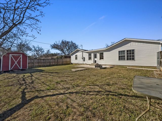 1236 Harrison Lane, Hurst, TX 76053