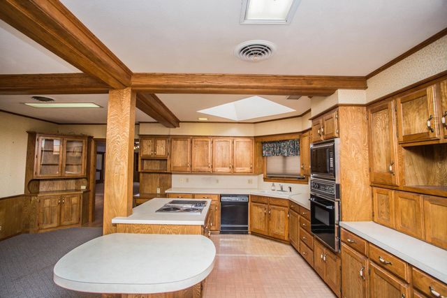 312 Avenue D, Olton, TX 79064