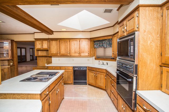 312 Avenue D, Olton, TX 79064