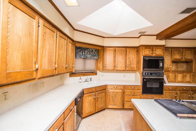 312 Avenue D, Olton, TX 79064