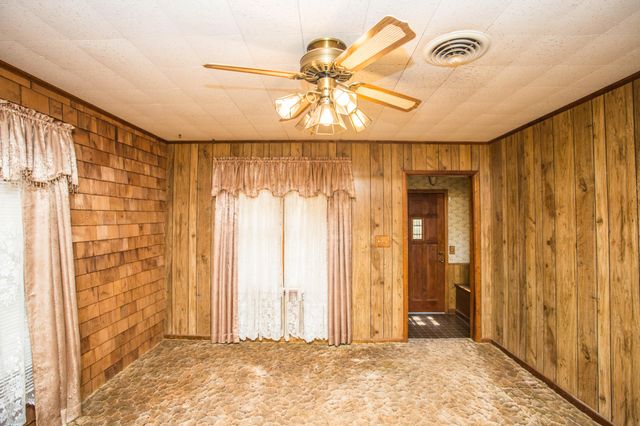 312 Avenue D, Olton, TX 79064