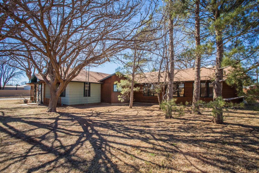 312 Avenue D, Olton, TX 79064