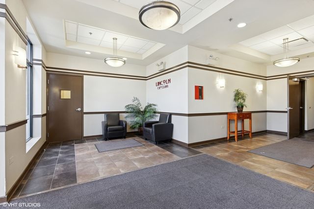 5588 N Lincoln Avenue 404, Chicago, IL 60625
