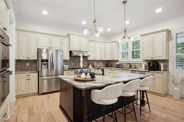 525 FOREST HILLS Drive, Atlanta, GA 30342