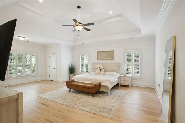 525 FOREST HILLS Drive, Atlanta, GA 30342