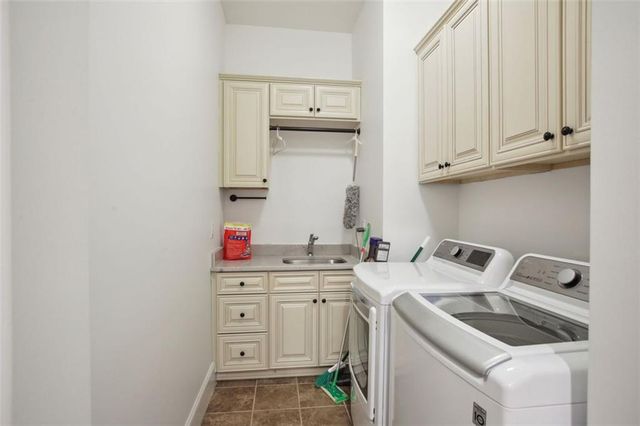 525 FOREST HILLS Drive, Atlanta, GA 30342