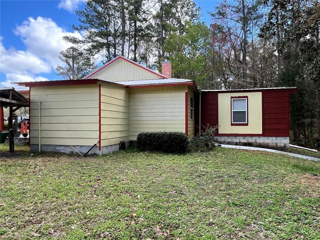 Image 11 of property listing at 5608 W COUNTY ROAD 240, Lake Butler, FL 32054