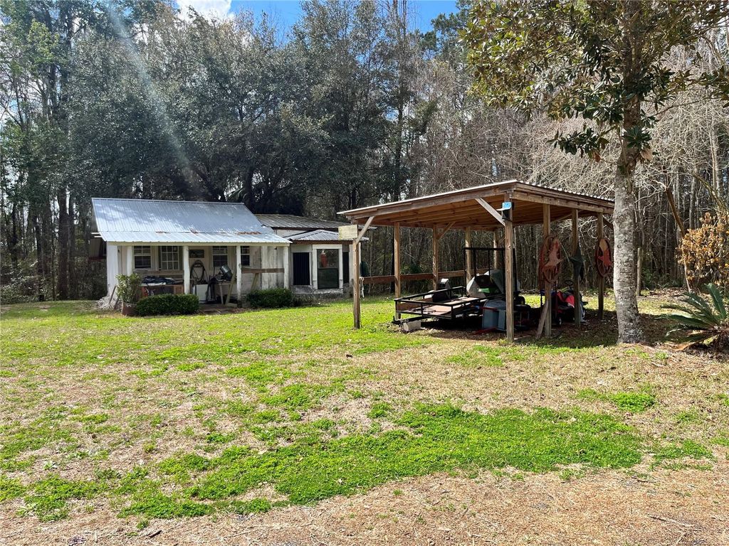 Image 14 of property listing at 5608 W COUNTY ROAD 240, Lake Butler, FL 32054