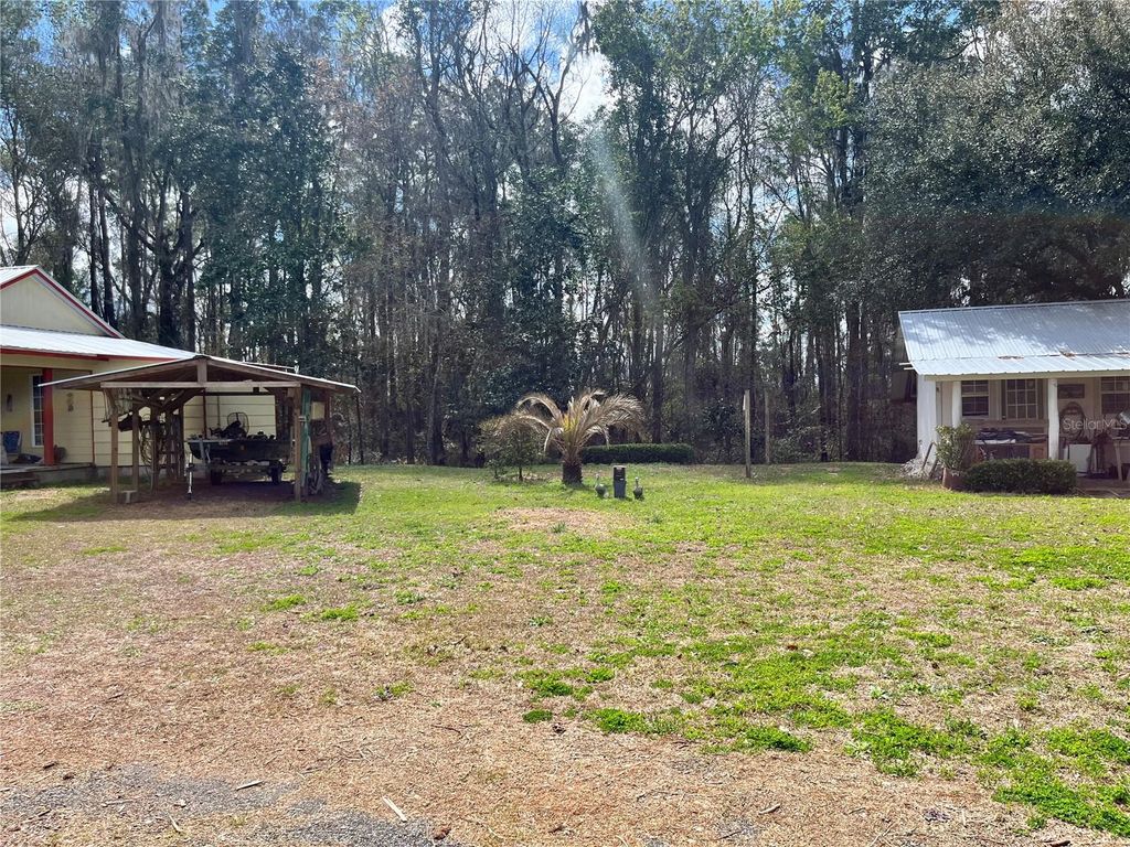 Image 15 of property listing at 5608 W COUNTY ROAD 240, Lake Butler, FL 32054