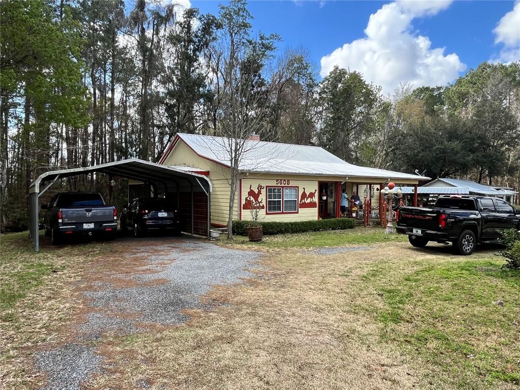 Image 8 of property listing at 5608 W COUNTY ROAD 240, Lake Butler, FL 32054