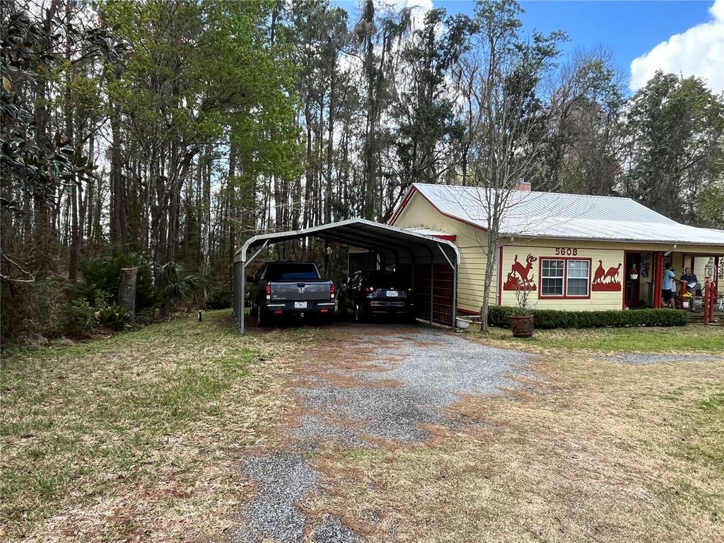 Image 10 of property listing at 5608 W COUNTY ROAD 240, Lake Butler, FL 32054