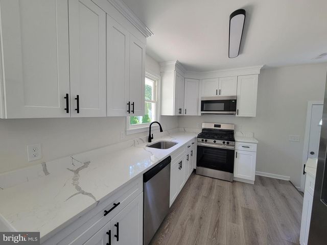 8202 W BUCKSHUTEM RD W, Millville, NJ 08332