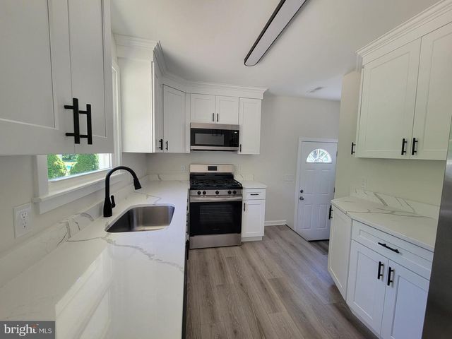 8202 W BUCKSHUTEM RD W, Millville, NJ 08332