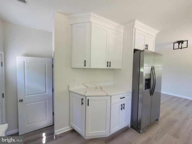 8202 W BUCKSHUTEM RD W, Millville, NJ 08332
